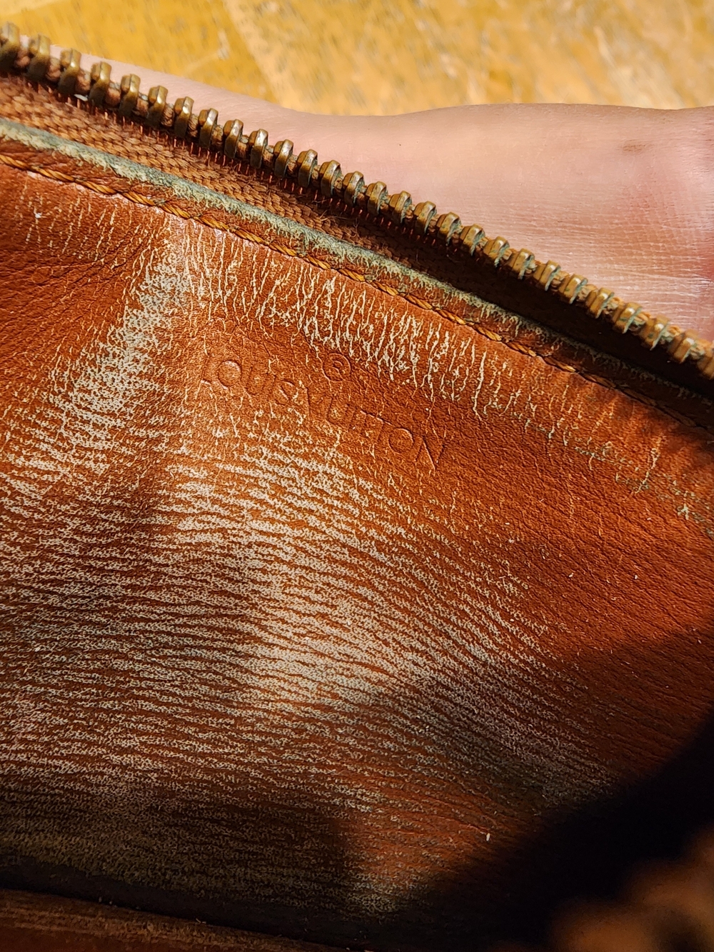 authentic Louis Vuitton Epi Leather Pochette Cles In Kenya Fawn - Picture 8 of 16